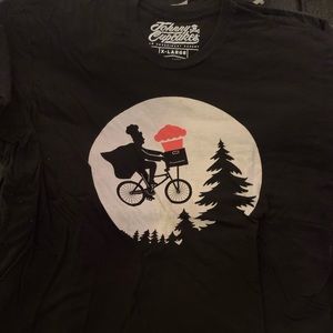 XL Johnny Cupcakes t - used/worn.